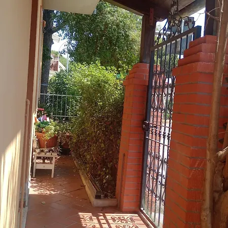 Con Giardino E Posto Auto Privato * Follonica